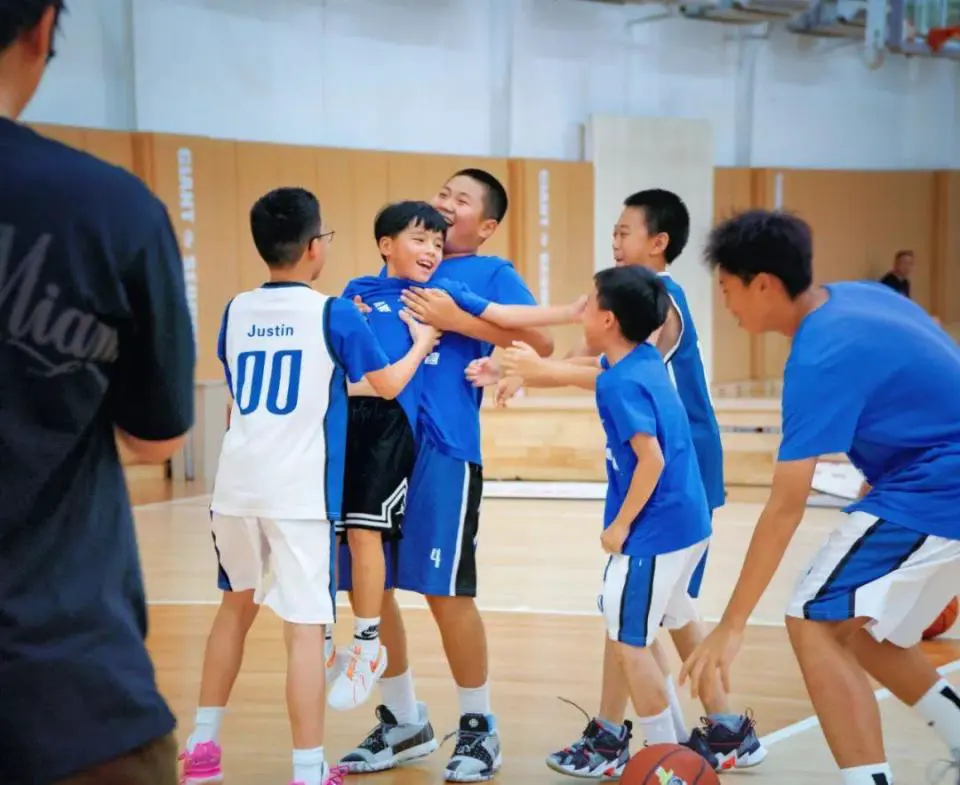 大学生篮球社团如何引入智能情感技术_1
